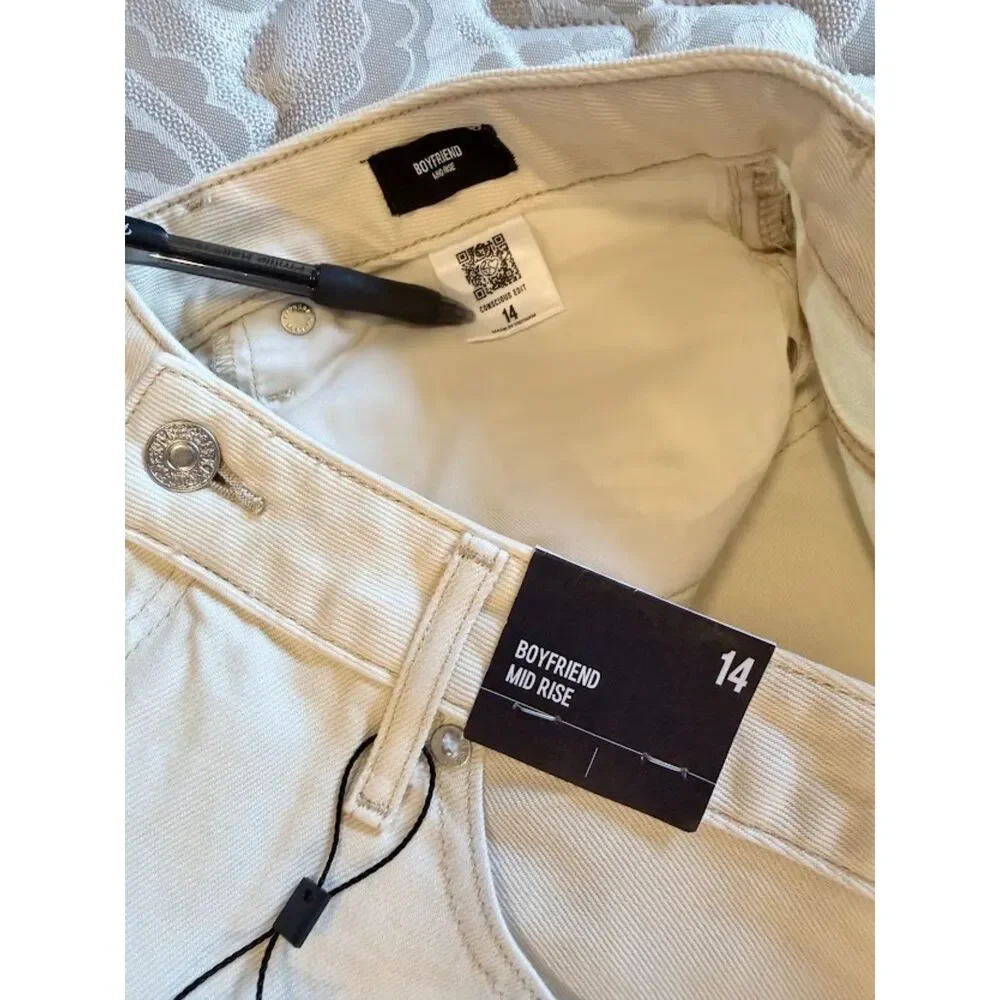 Express Boyfriend Mid Rise Jeans Size 14 – Cream White NWT Women’s